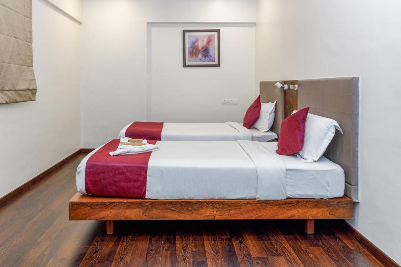 J Hotel And Banquets Mumbai Eksteriør bilde