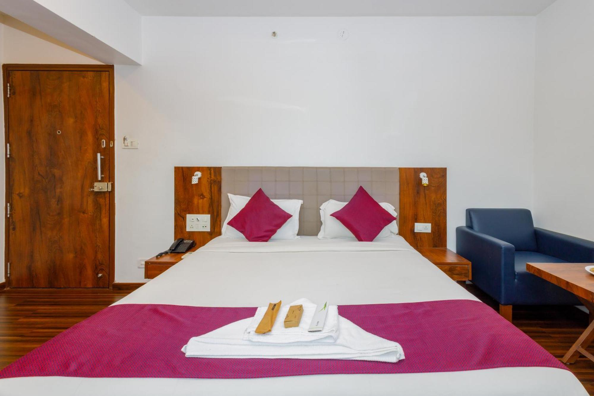 J Hotel And Banquets Mumbai Eksteriør bilde
