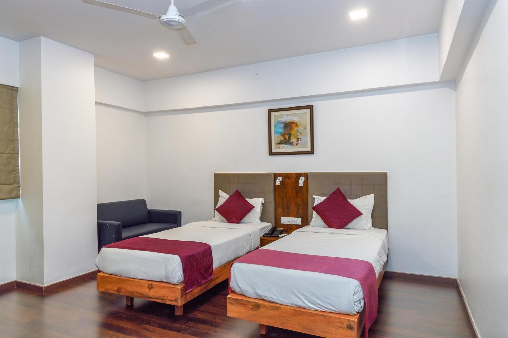 J Hotel And Banquets Mumbai Eksteriør bilde
