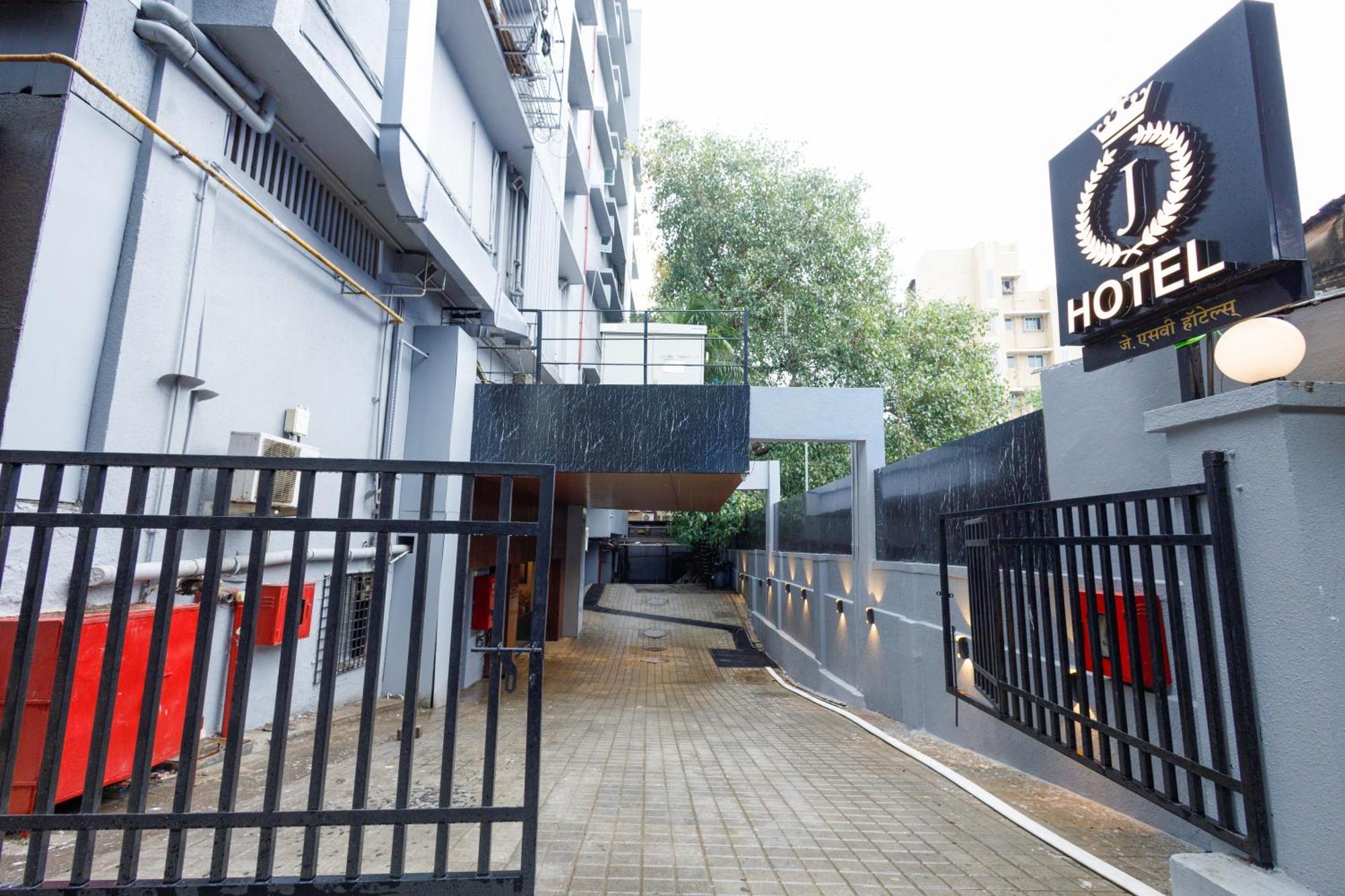J Hotel And Banquets Mumbai Eksteriør bilde